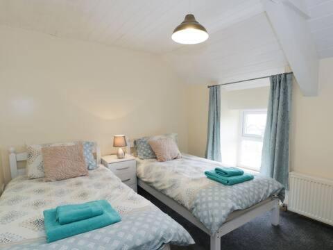 Ty Rhos, Farm Stay, Sleeps 4, Rhoshirwaun 2 Miles From Aberdaron Bagian luar foto